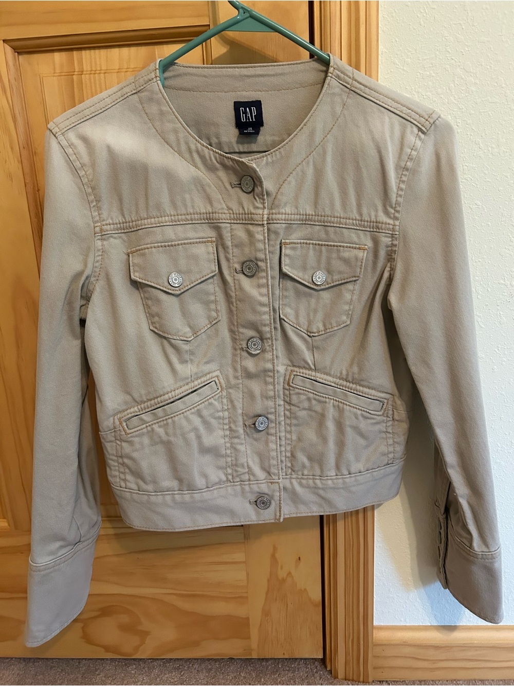 GAP Women's Beige Collarless Button-Front Jean Jacket